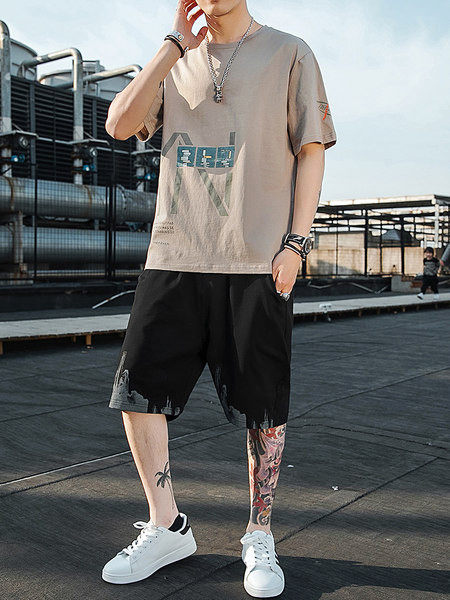 Mitmes värvitoonis kaheosaline meeste komplekt