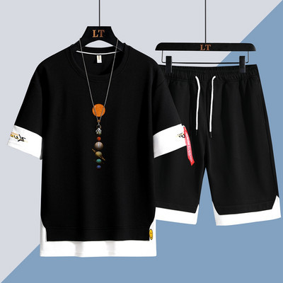 Muški dnevni tim s raznim aplikacijama