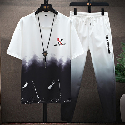 Meeste spordimeeskond kaheosalised püksid ja ovaalse kaelusega T-särk