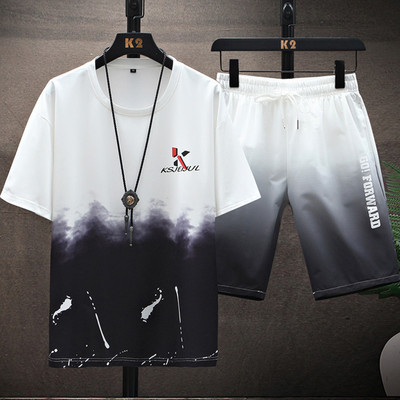 Meeste spordimeeskond kaheosalised püksid ja ovaalse kaelusega T-särk