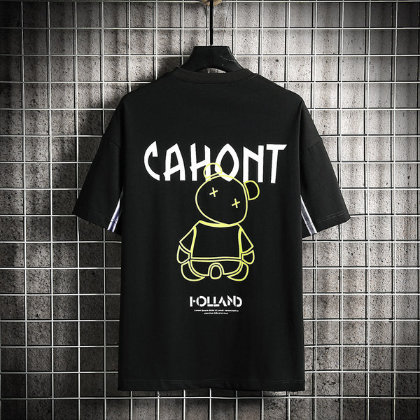 Vīriešu sporta komanda ar lācīša aplikāciju un uzrakstu