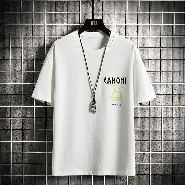 Vīriešu sporta komanda ar lācīša aplikāciju un uzrakstu