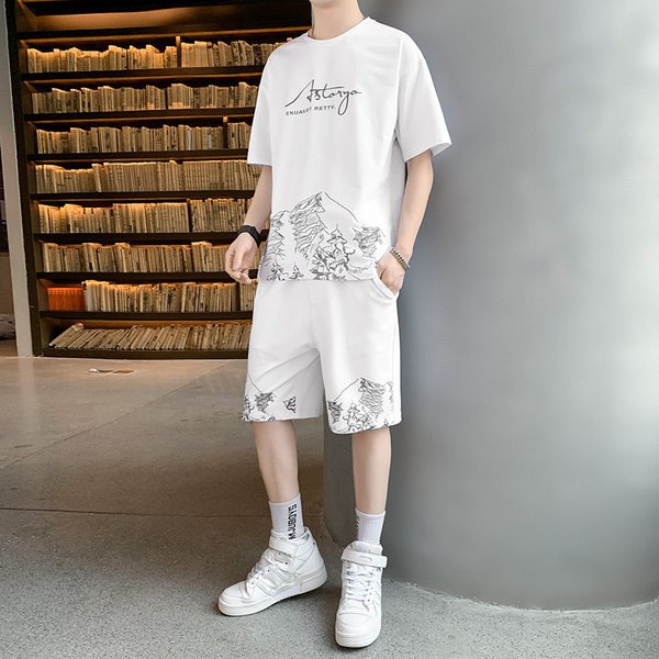 Meeste komplekt kummikuga T-särgist ja lühikestest pükstest