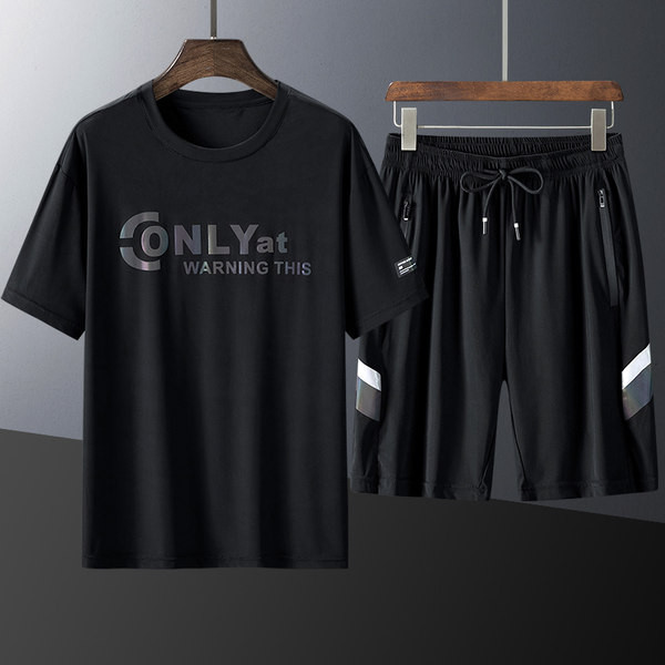 Dnevni muški sportski tim s natpisom i poveznicama