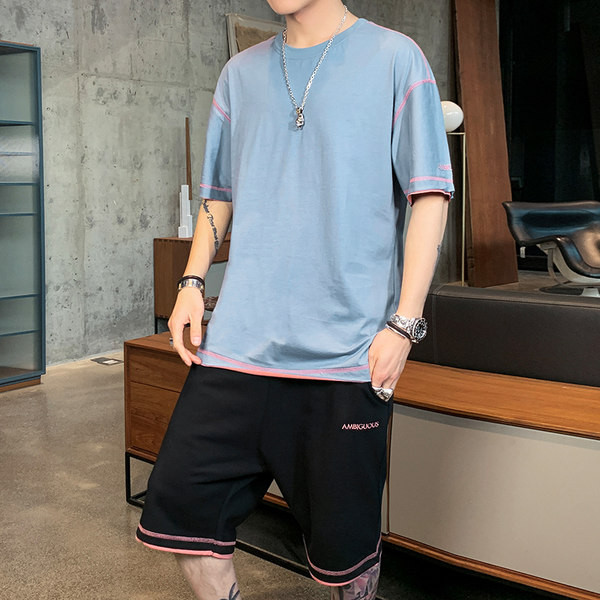 Vīriešu divdaļīgā komanda ar uzrakstu