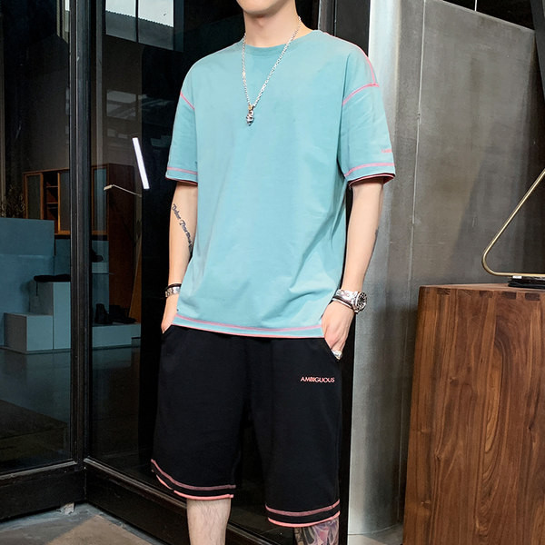 Vīriešu divdaļīgā komanda ar uzrakstu