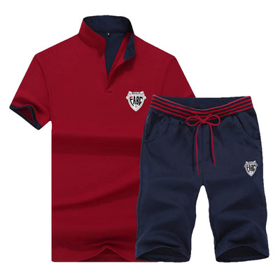 Uue mudeli meeste komplekt kahest osast - T-särk ja lühikesed püksid