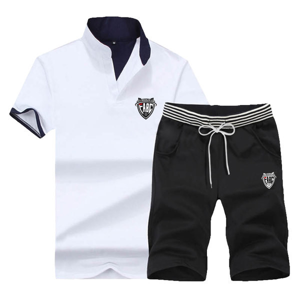 Uue mudeli meeste komplekt kahest osast - T-särk ja lühikesed püksid