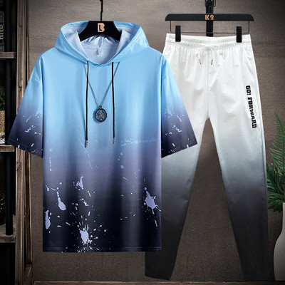 Casual meeste T-särkide komplekt kapuutsiga ja kolmes värvitoonis püksid