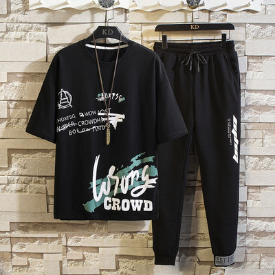 Lühikeste varrukate ja aplikatsiooniga meeste spordimeeskond