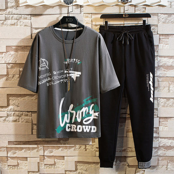 Lühikeste varrukate ja aplikatsiooniga meeste spordimeeskond