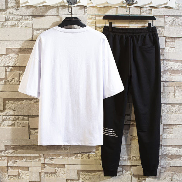 Lühikeste varrukate ja aplikatsiooniga meeste spordimeeskond