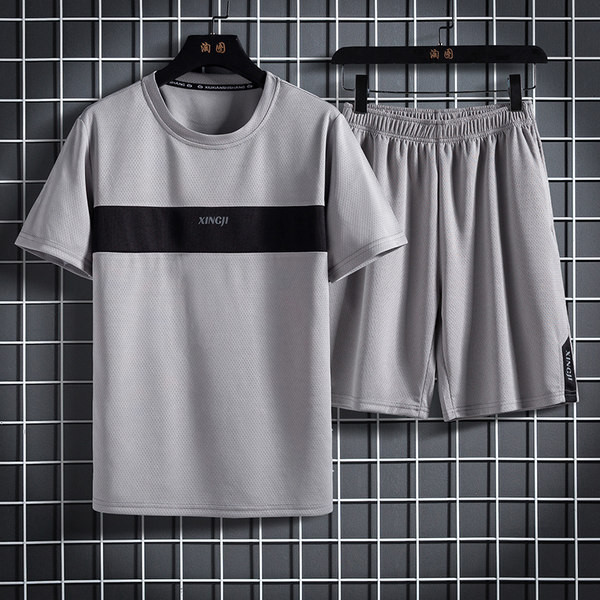 Vyriškas sportinis komplektas tinkantis vasarai