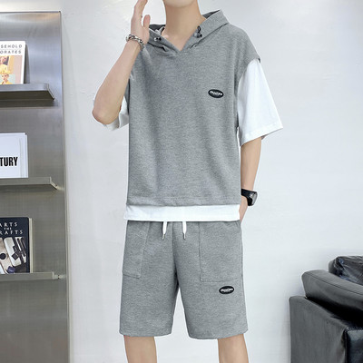 Kaheosalise kapuutsiga meeste vabaaja meeskond