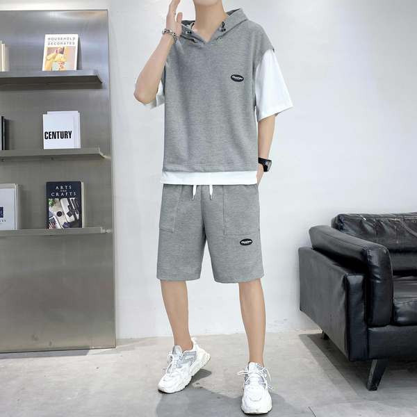 Kaheosalise kapuutsiga meeste vabaaja meeskond