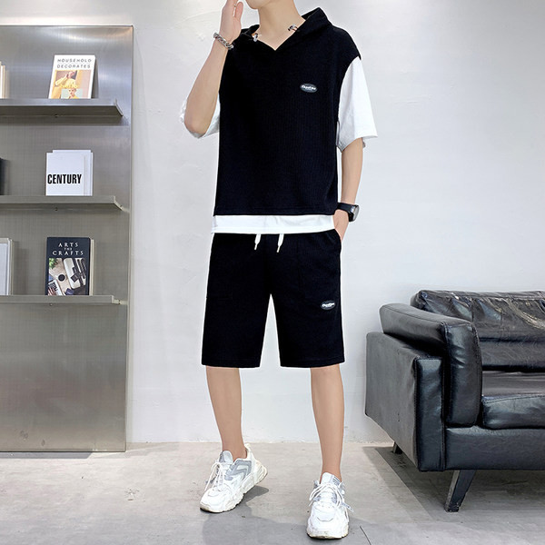 Kaheosalise kapuutsiga meeste vabaaja meeskond