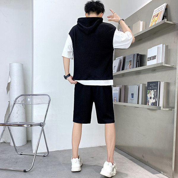 Kaheosalise kapuutsiga meeste vabaaja meeskond