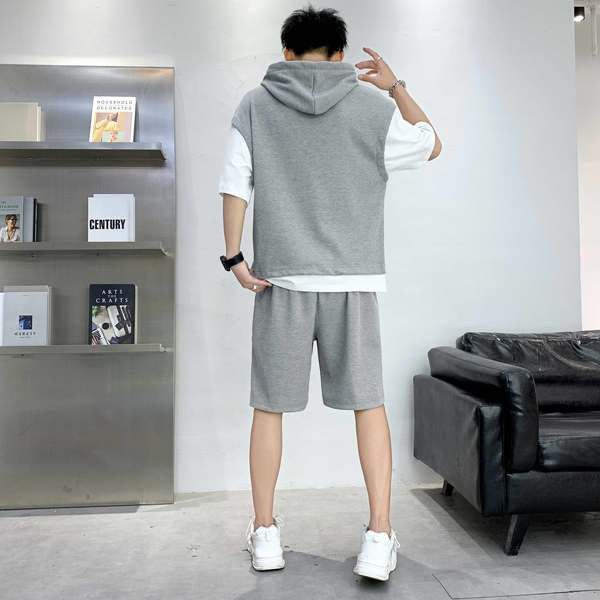 Kaheosalise kapuutsiga meeste vabaaja meeskond