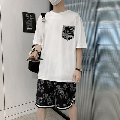 Meeste vabaaja komplekt - taskuga T-särk ja lühikesed püksid