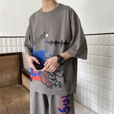 Suvised spordi- ja päevakomplekt meestele - T-särk ja lühikesed püksid