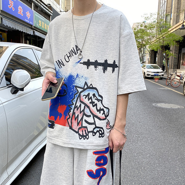 Suvised spordi- ja päevakomplekt meestele - T-särk ja lühikesed püksid