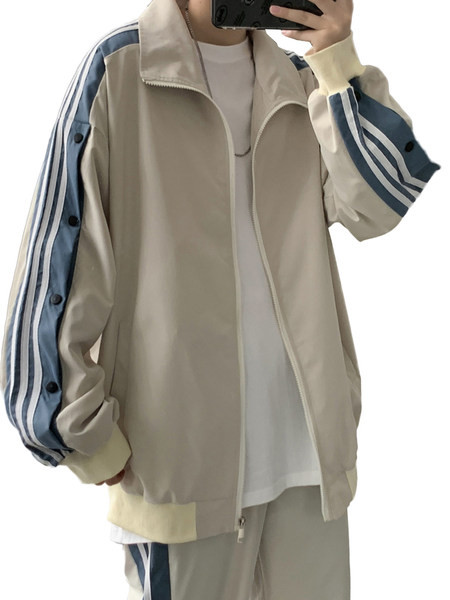 Vīriešu sporta komplekts ar pogām un apmalēm