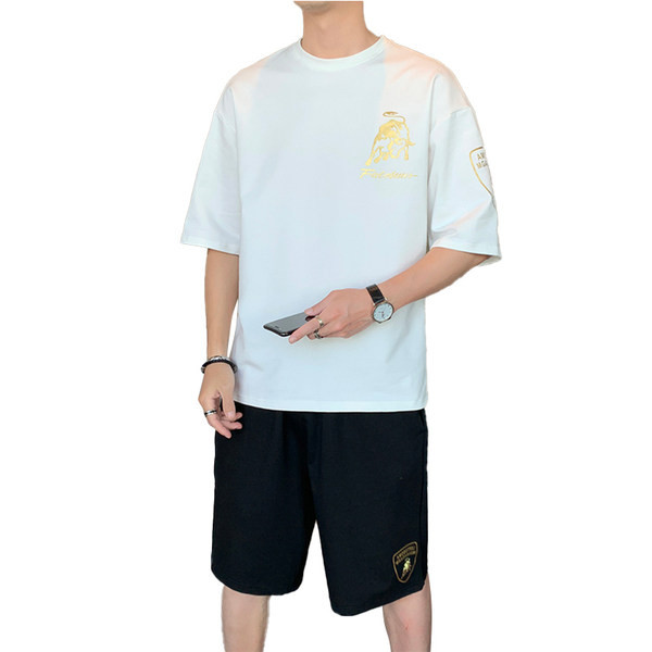 Ikdienas vīriešu komplekts ar zelta aplikāciju