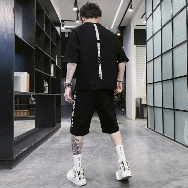 Vīriešu ikdienas komplekts no divām daļām ar krāsu aplikāciju