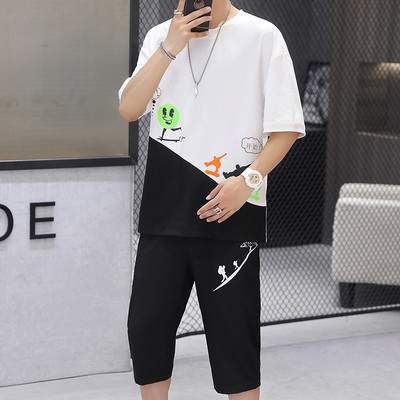 Sportlik meeste võistkond kahest osast erinevates värvides