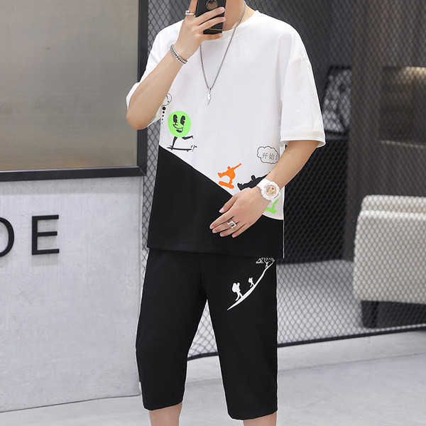 Sportlik meeste võistkond kahest osast erinevates värvides