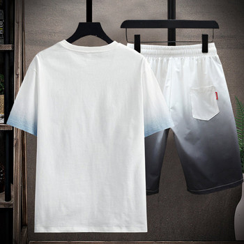 Ежедневен мъжки комплект от тениска с овално деколте и къс панталон с щампа
