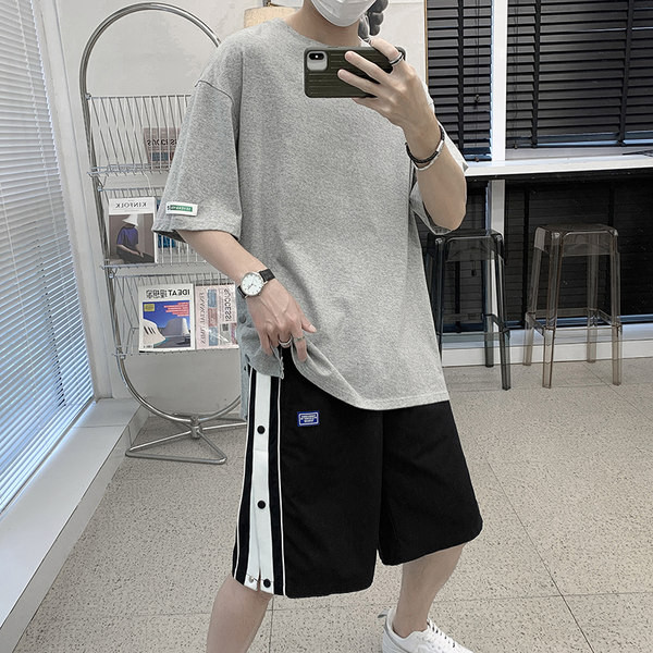 Ljetni sportski set za muškarce - majica i kratke hlače na gumbe