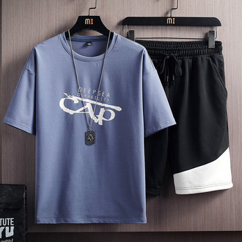 Спортно-ежедневен мъжки комплект от две части къси панталони и тениска с овално деколте