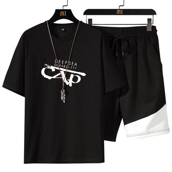 Спортно-ежедневен мъжки комплект от две части къси панталони и тениска с овално деколте