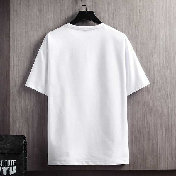 Καλοκαιρινό αθλητικό κοστούμι σε δύο μέρη Μπλουζάκι με στρογγυλή λαιμόκοψη και σορτς