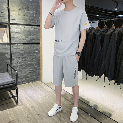 Meeste spordikomplekt T-särgist ja lühikestest pükstest