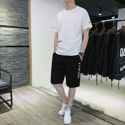 Meeste spordikomplekt T-särgist ja lühikestest pükstest