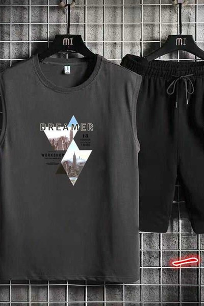 Ανδρική αθλητική φόρμα με οβάλ λαιμόκοψη και απλικέ