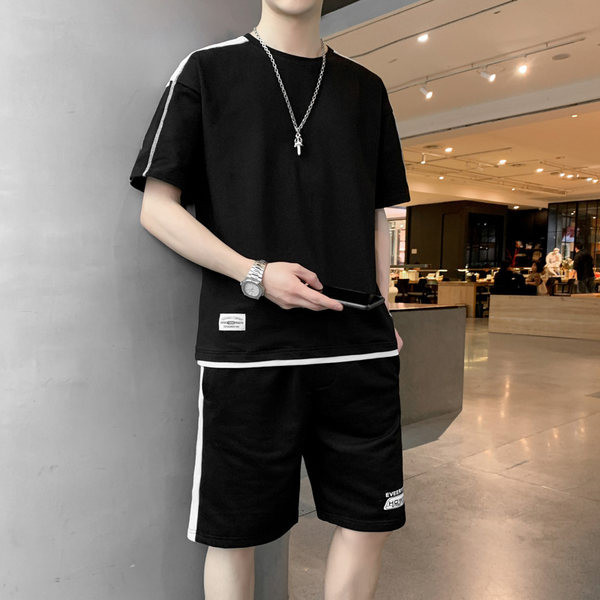 Uus mudel meeste spordimeeskond kahes osas kolmes värvitoonis