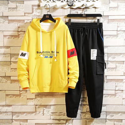 Novi model sportske ekipe s kapuljačom i natpisom za muškarce