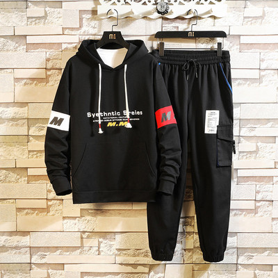 Novi model sportske ekipe s kapuljačom i natpisom za muškarce