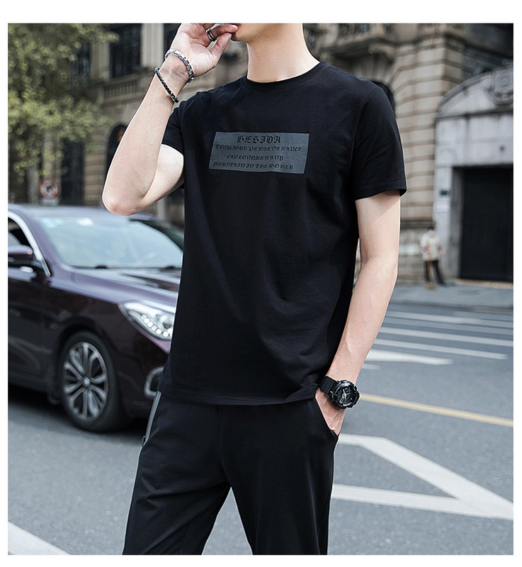 Muški dvodijelni tim s aplikacijom na majici