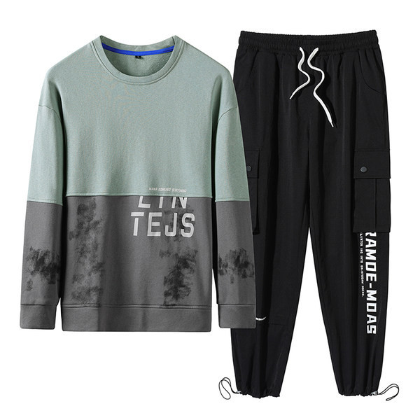 Ανδρική αθλητική φόρμα με μακριά μανίκια και οβάλ ντεκολτέ