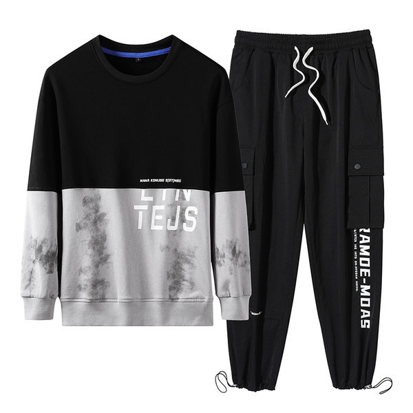 Ανδρική αθλητική φόρμα με μακριά μανίκια και οβάλ ντεκολτέ