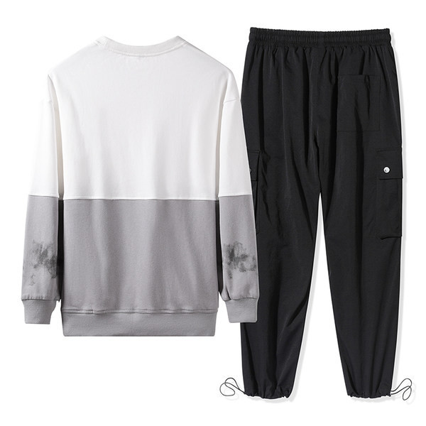 Ανδρική αθλητική φόρμα με μακριά μανίκια και οβάλ ντεκολτέ