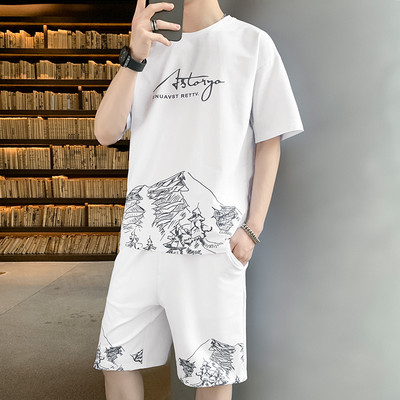 Meeste vabaaja meeskond mitmes värvitoonis kirjadega