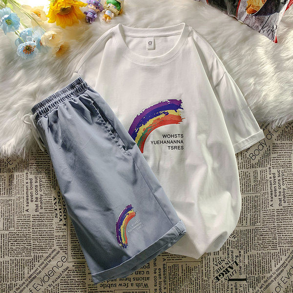 Καλοκαιρινό απλό σετ μπλουζών και σορτς με απλικέ ουράνιο τόξο