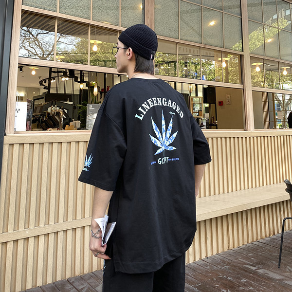 Ljetni komplet slobodnog kroja - majica i kratke hlače s aplikacijom