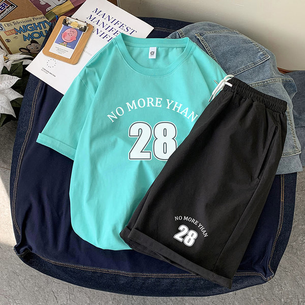 Vasaras komplekts - T-krekls un šorti piemēroti sportam un ikdienai