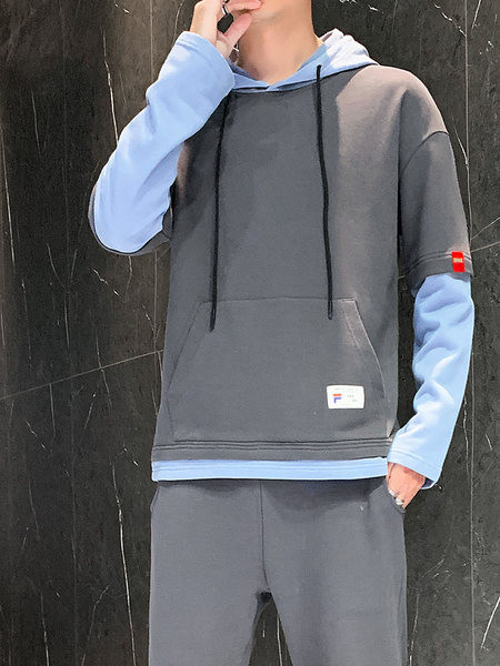 Pikkade varrukate ja embleemiga meeste spordimeeskond